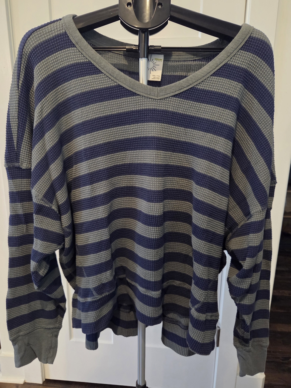 120.  Womens Offline By Aerie Striped V-Neck Waffle Knit Top - Navy & Green